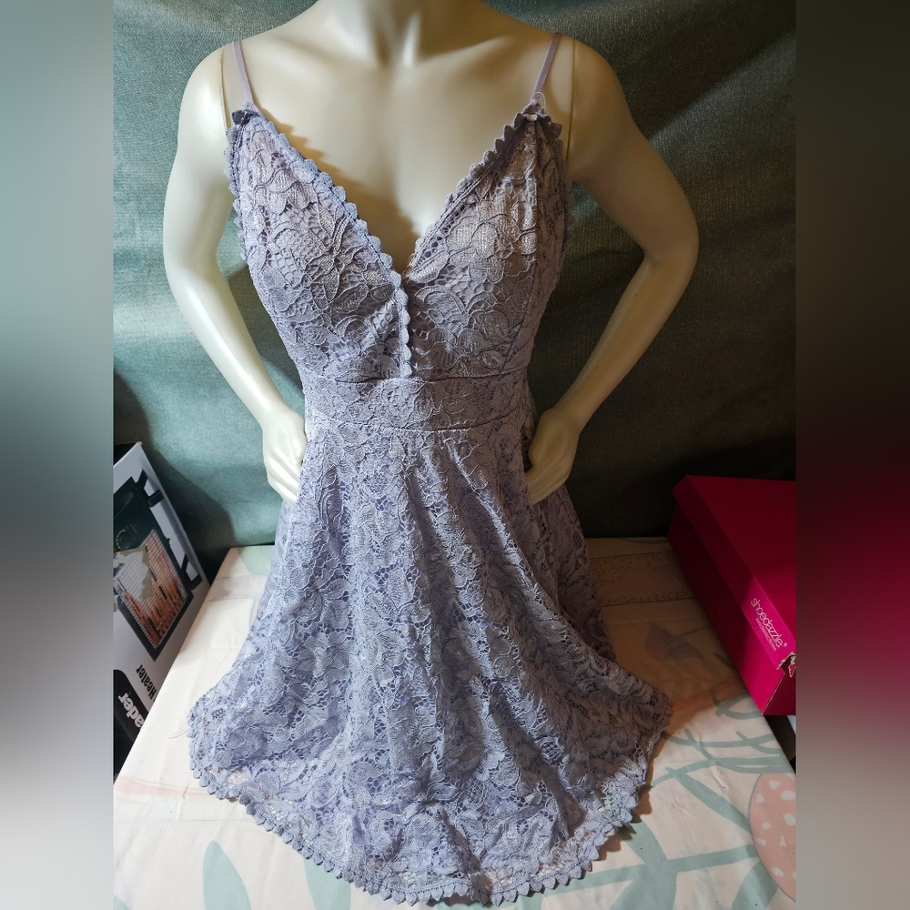 Nwt lilac color strapless dress. Size xl